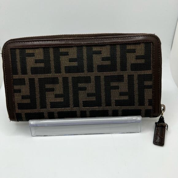 GUC Fendi Zucca Canvas/Leather Zip Wallet - Picture 2 of 10